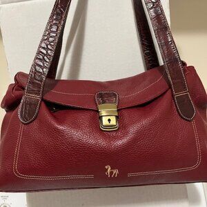 Petusco leather shoulder bag.